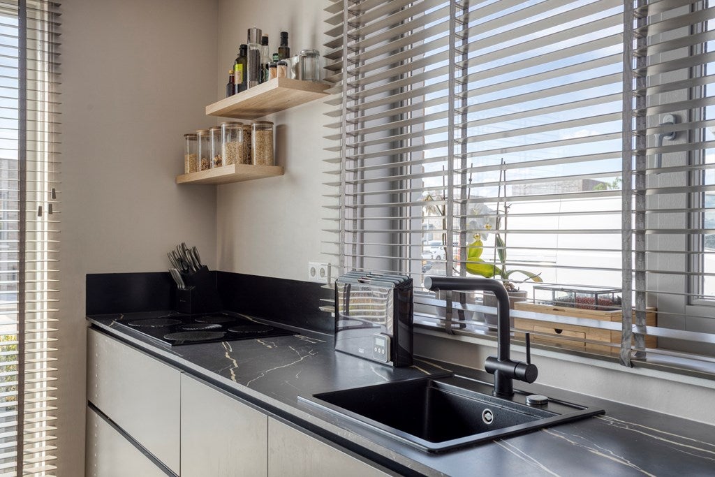 Tussenwoning te koop: Aan het Stichelen 4, Roermond