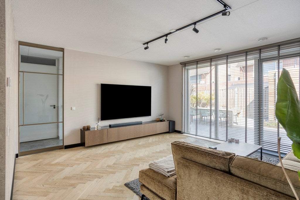 Tussenwoning te koop: Aan het Stichelen 4, Roermond