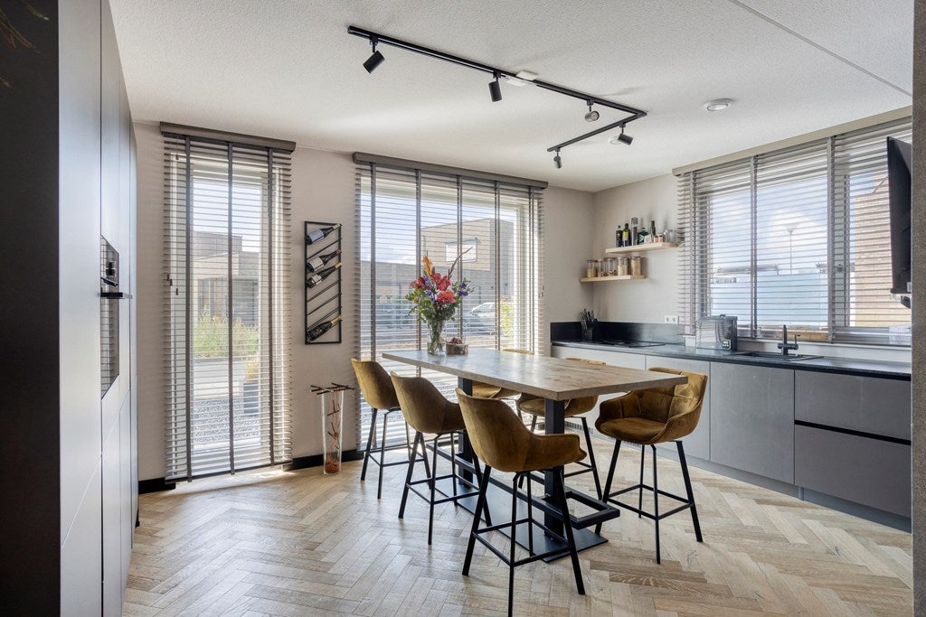 Tussenwoning te koop: Aan het Stichelen 4, Roermond