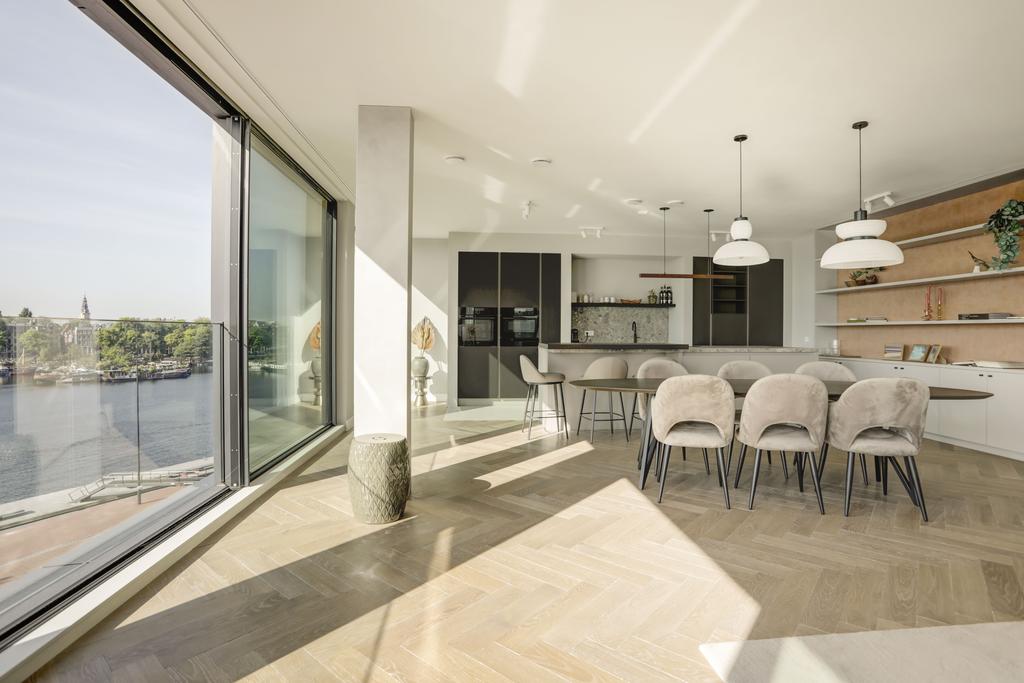 Ton de Leeuwstraat 18