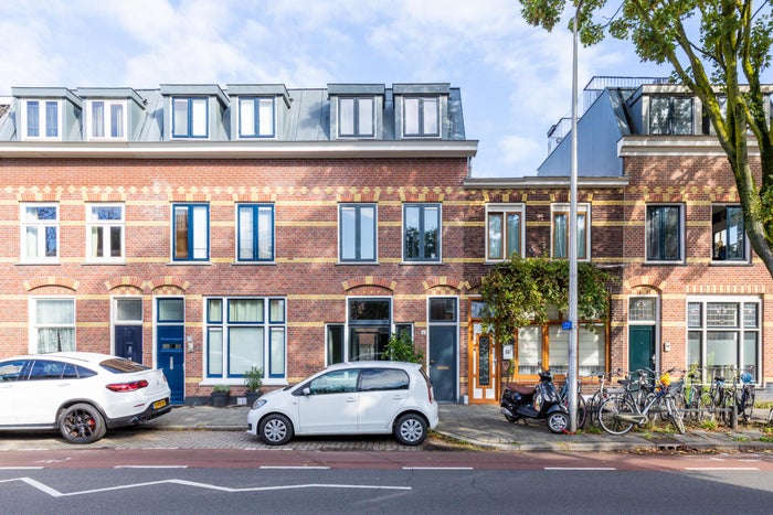 Adelaarstraat 64