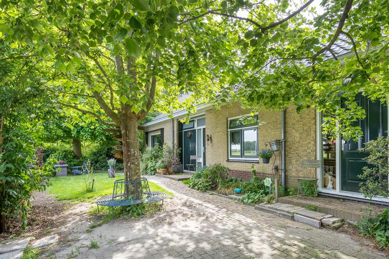 Vrijstaande woning te koop: Axwijk 14, Middelie
