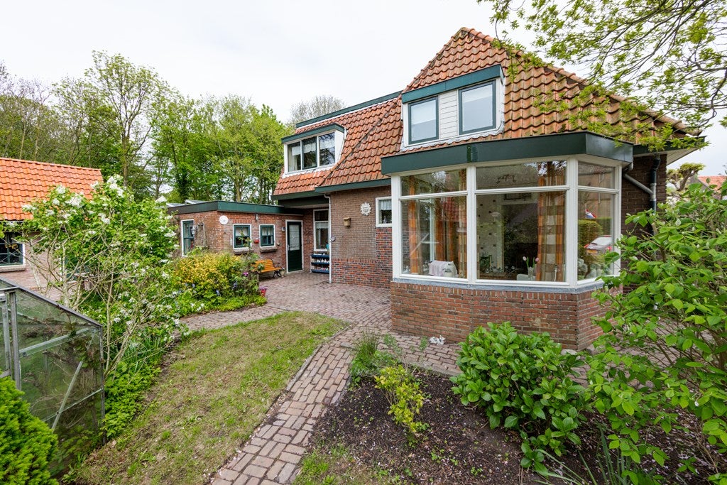 Huis Van Hottingawei 8 in Pietersbierum