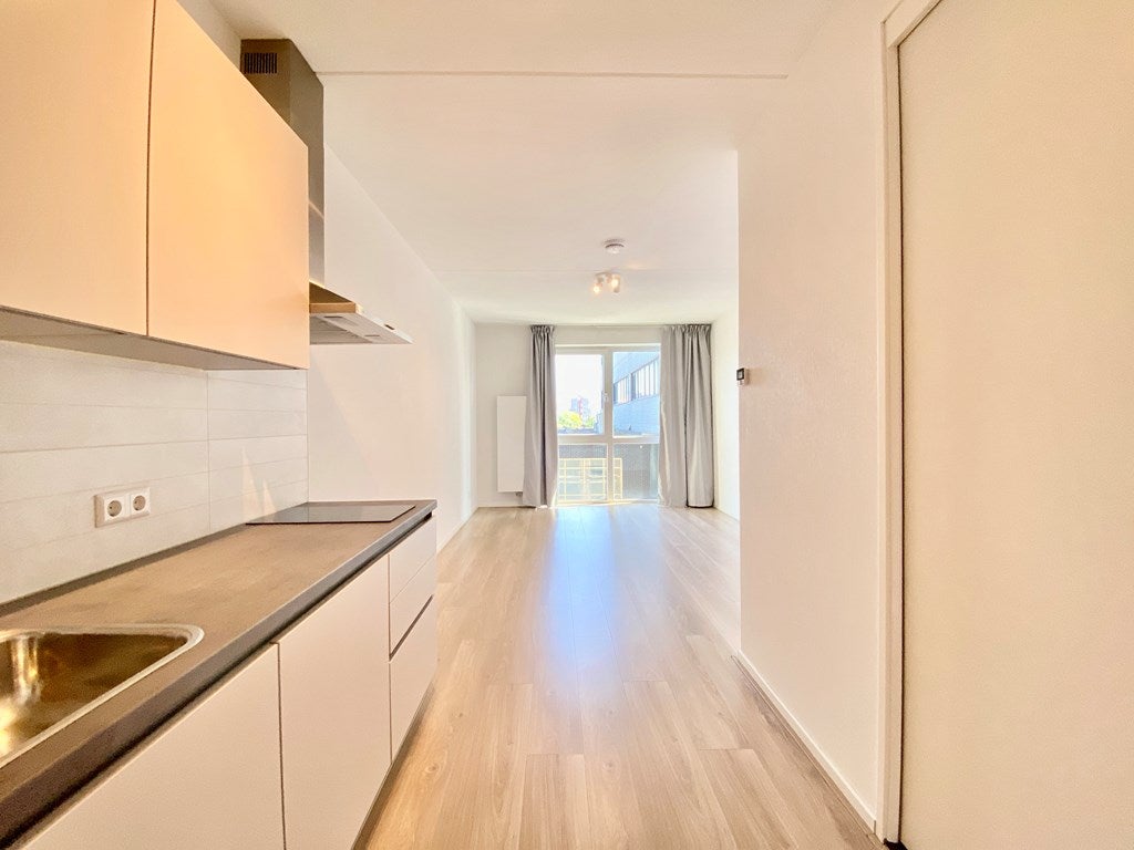 Studio te huur: Laakweg 20W, 'S-Gravenhage