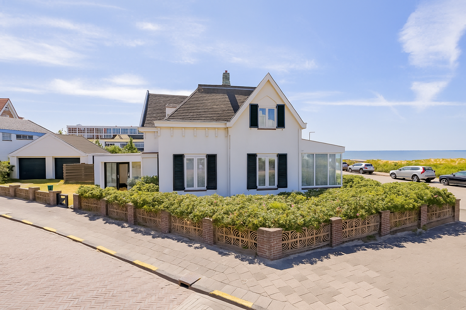 Huis Koningin Astrid Boulevard 16 in Noordwijk