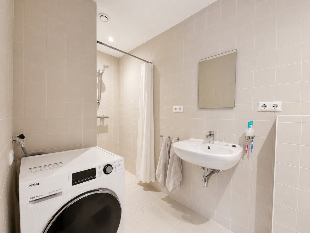 Kamer te huur: Westzeedijk, Rotterdam