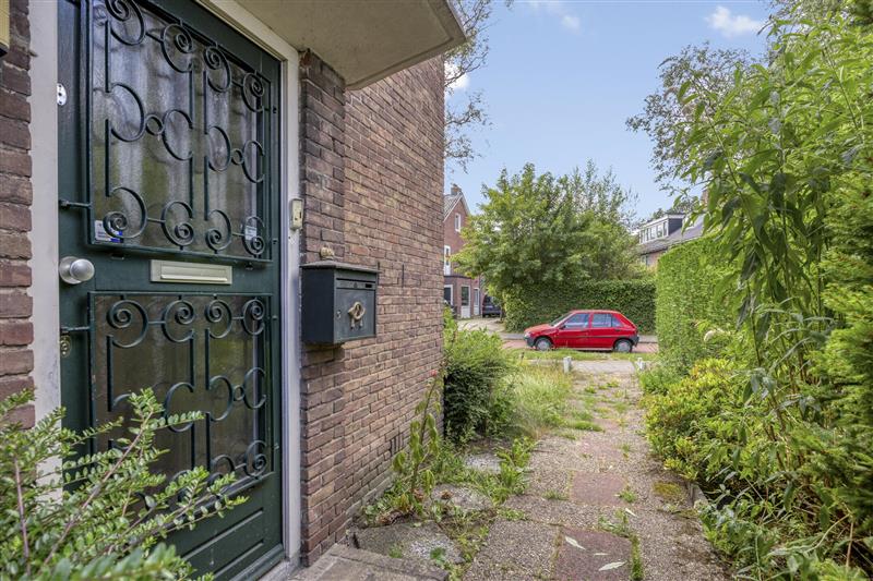 Twee-onder-één-kap te koop: Sperwerstraat 40, Badhoevedorp