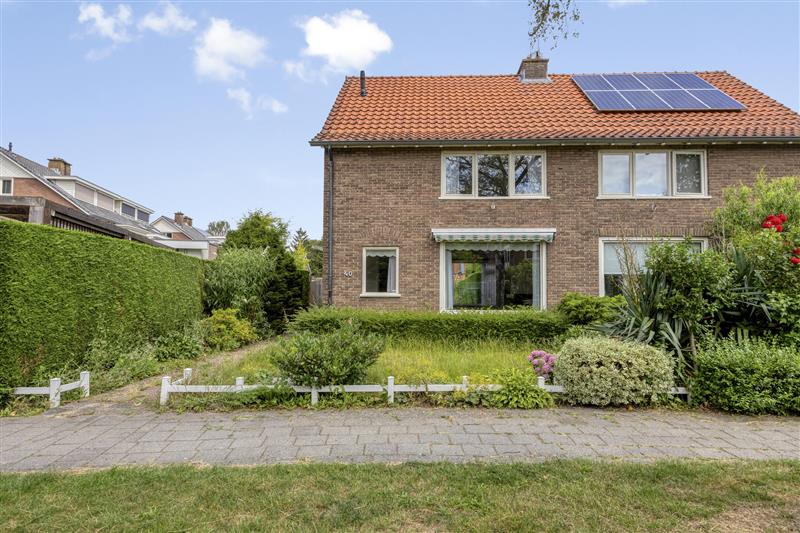 Twee-onder-één-kap te koop: Sperwerstraat 40, Badhoevedorp