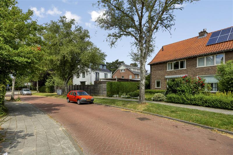 Twee-onder-één-kap te koop: Sperwerstraat 40, Badhoevedorp
