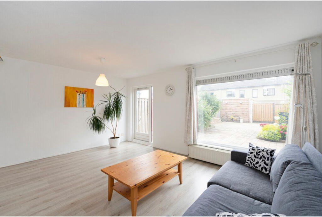 Tussenwoning te koop: Danny Kayestraat 26, Almere