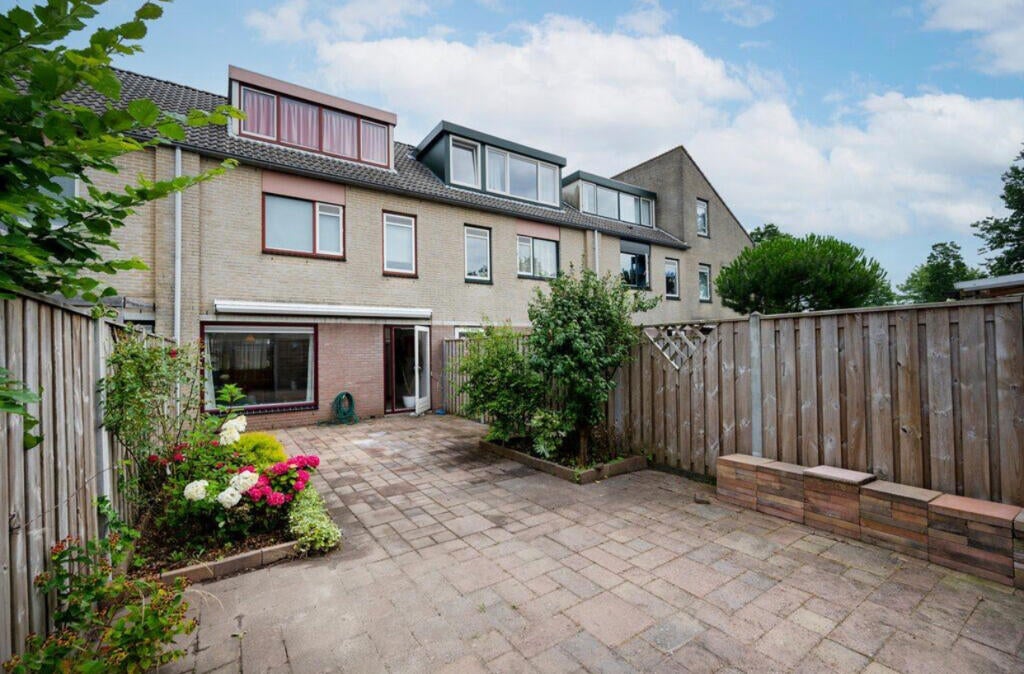 Tussenwoning te koop: Danny Kayestraat 26, Almere