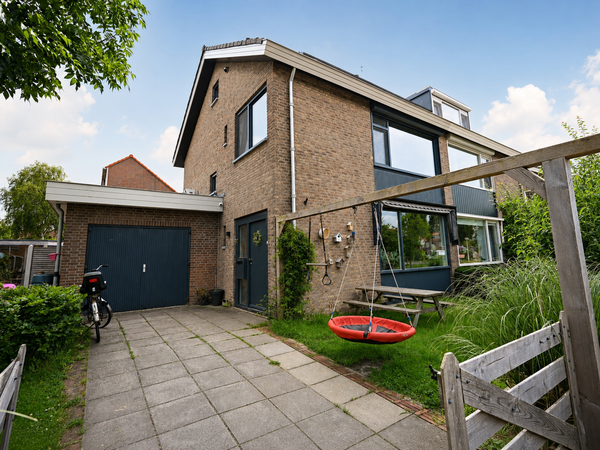 Huis Burg van Gentsingel in Schipluiden