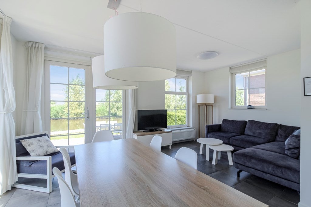 Vrijstaande woning te koop: Zeedijk 2-327, Uitdam