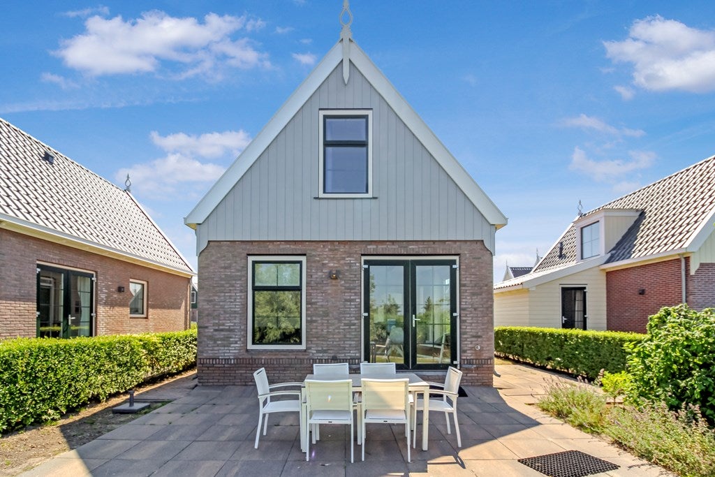 Vrijstaande woning te koop: Zeedijk 2-327, Uitdam