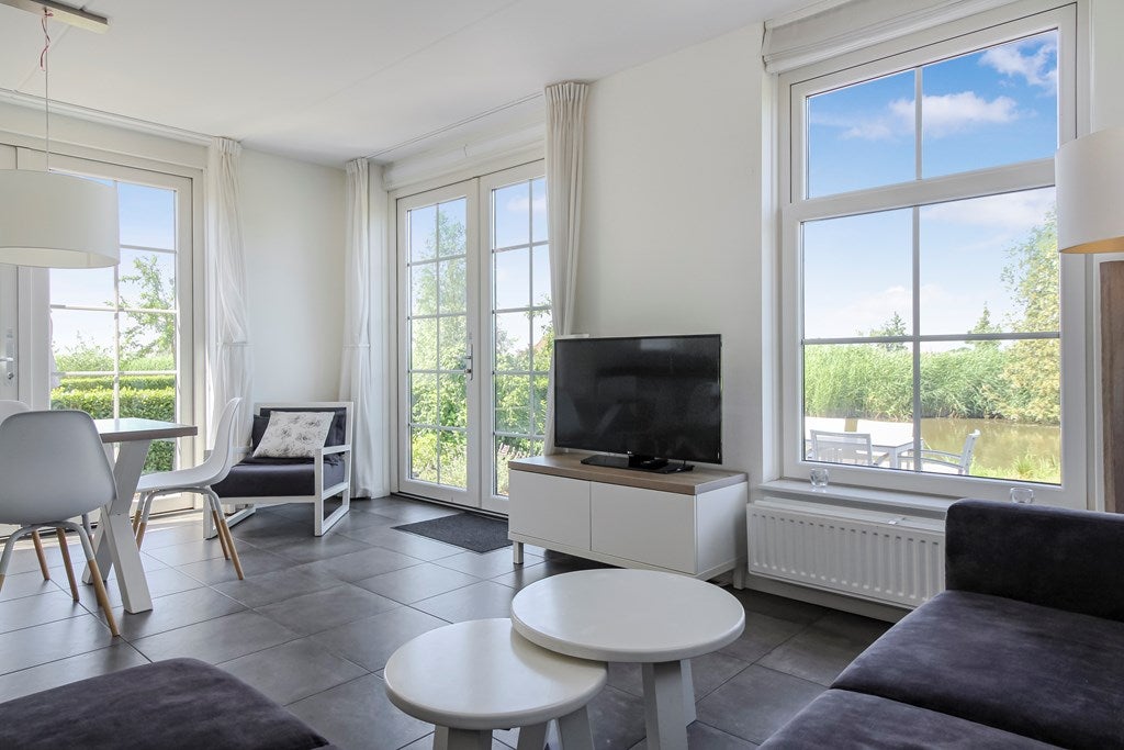 Vrijstaande woning te koop: Zeedijk 2-327, Uitdam