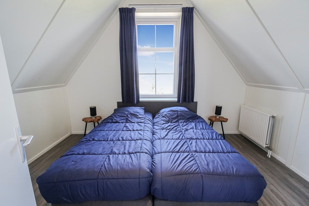 Vrijstaande woning te koop: Zeedijk 2-327, Uitdam