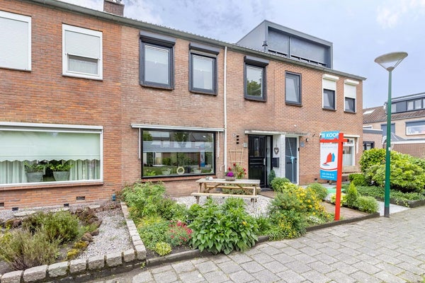 Huis Almarestraat 16 in Bunschoten-Spakenburg