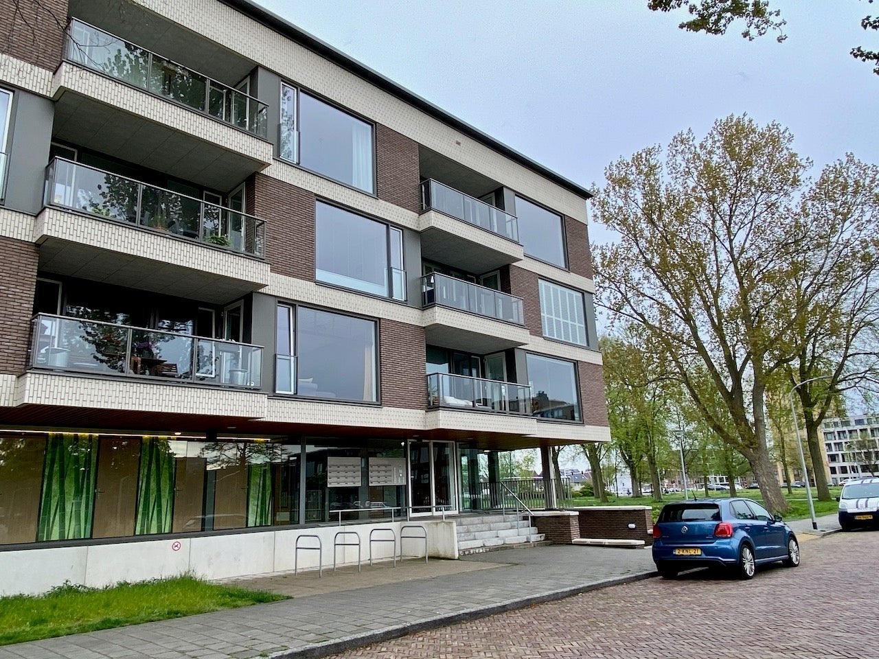 Flat Richard Holkade