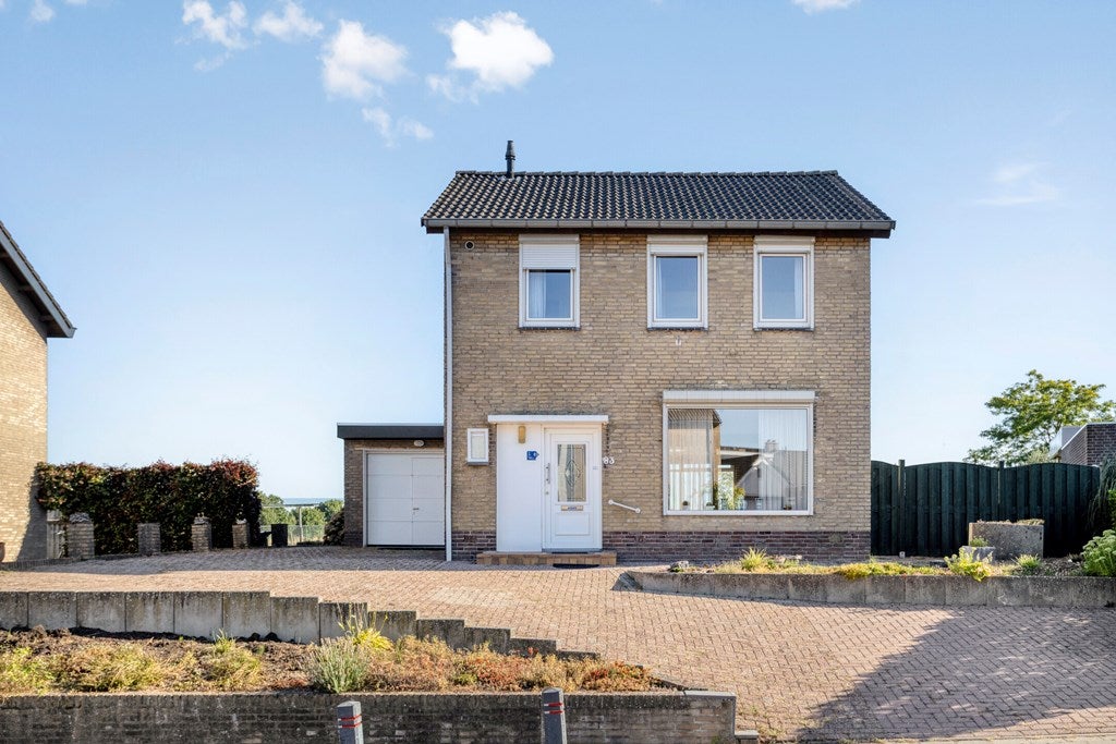 Huis Burgemeester Visschersstraat 83 in Ulestraten