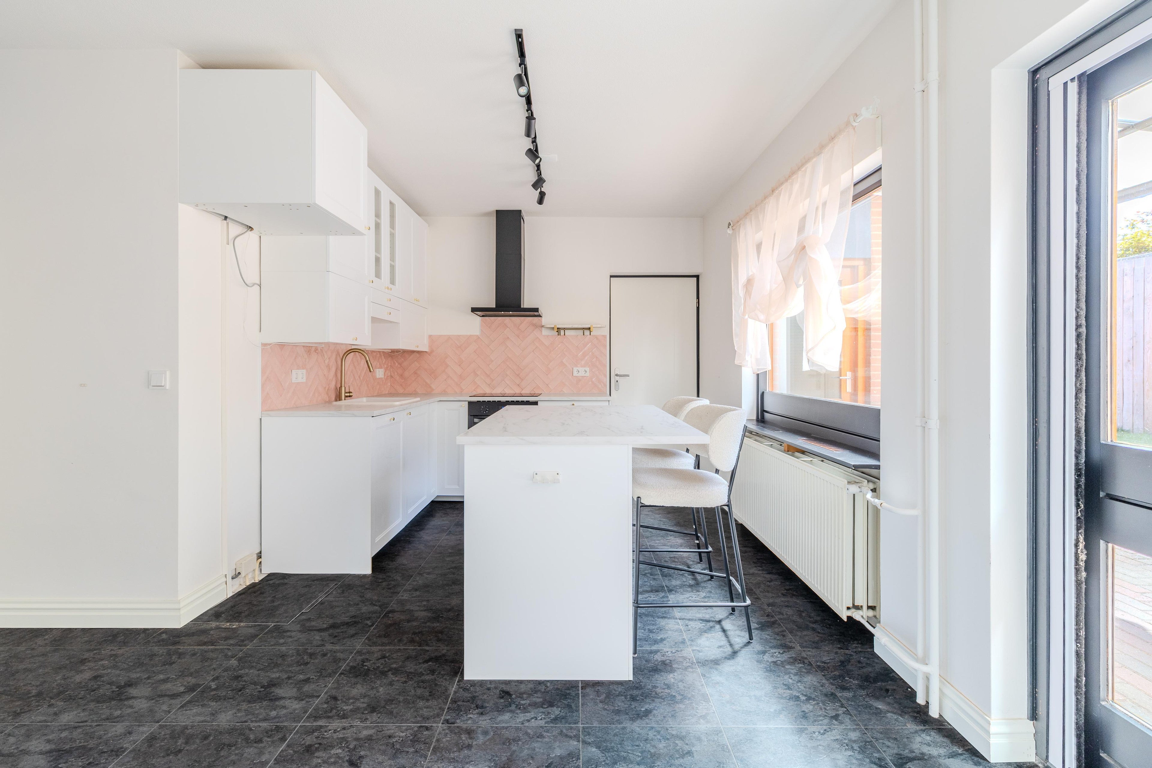 Tussenwoning te koop: Joost van den Vondelstraat 18, Elsloo