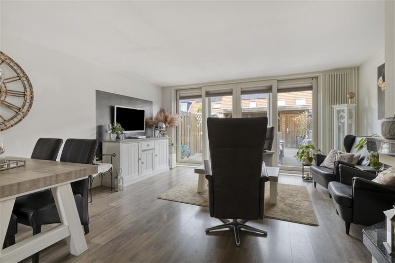 Tussenwoning te koop: Nieuwe Diepstraat 13, Almere