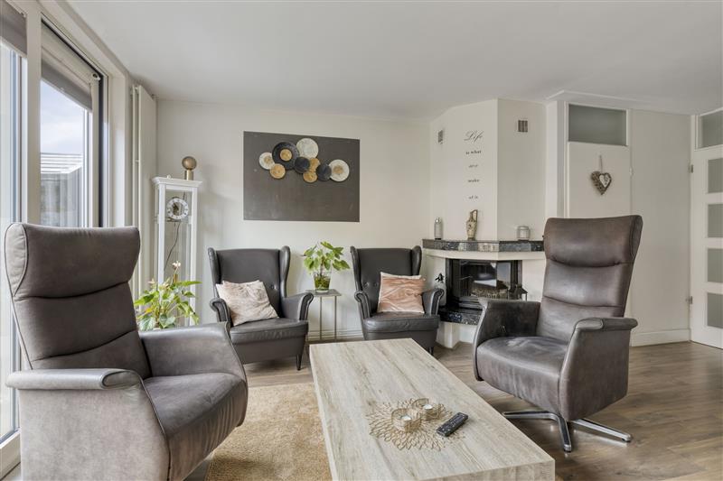 Tussenwoning te koop: Nieuwe Diepstraat 13, Almere