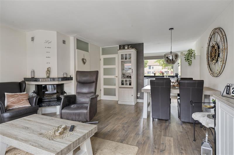 Tussenwoning te koop: Nieuwe Diepstraat 13, Almere