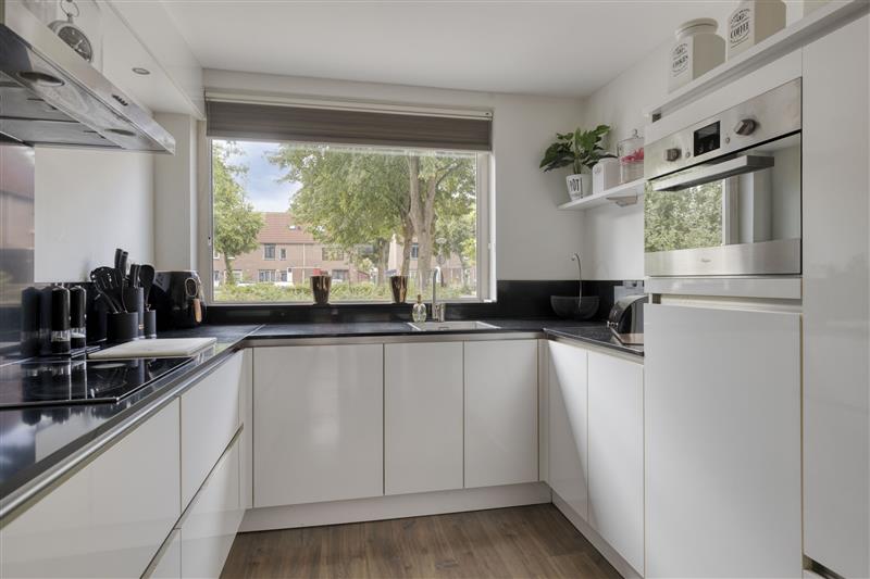 Tussenwoning te koop: Nieuwe Diepstraat 13, Almere