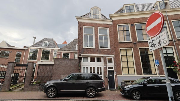 Kamer Langebrug 8 in Leiden