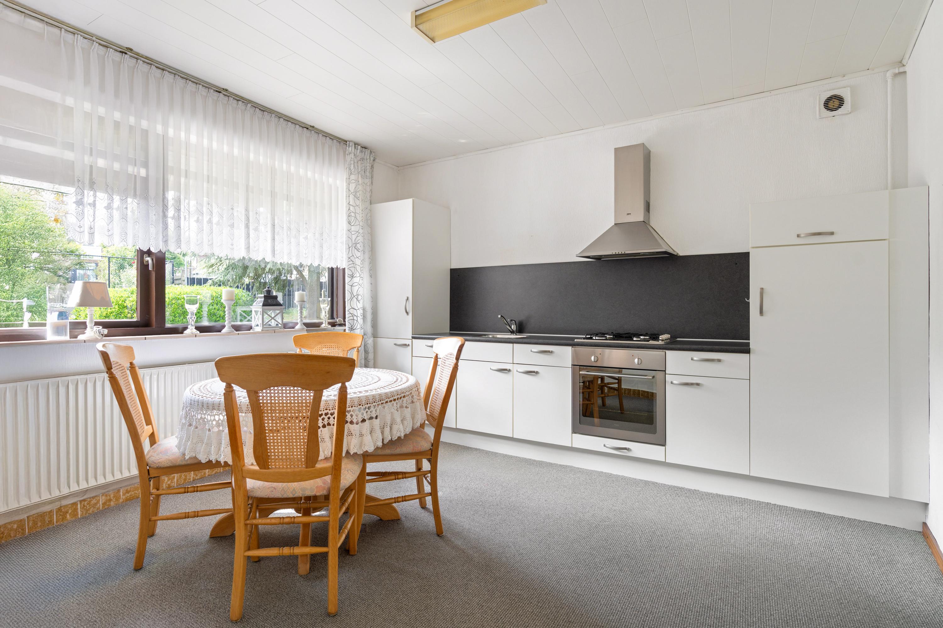 Twee-onder-één-kap te koop: van Leerodestraat 15, Kerkrade