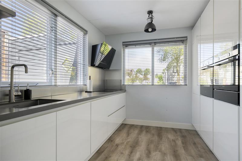 Tussenwoning te koop: De Klenckestraat 42, Almere