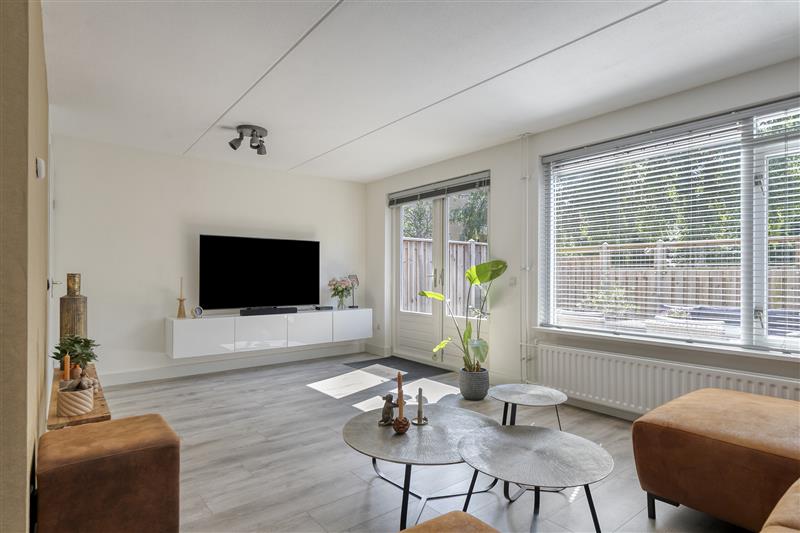 Tussenwoning te koop: De Klenckestraat 42, Almere