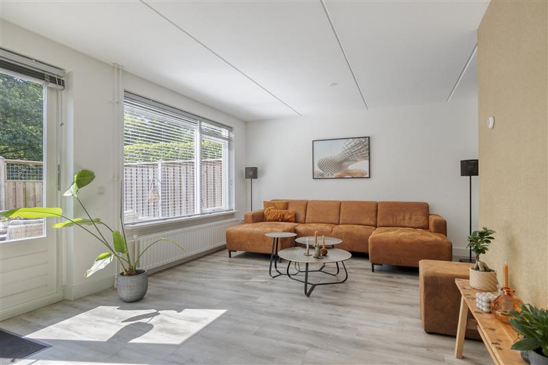 Tussenwoning te koop: De Klenckestraat 42, Almere