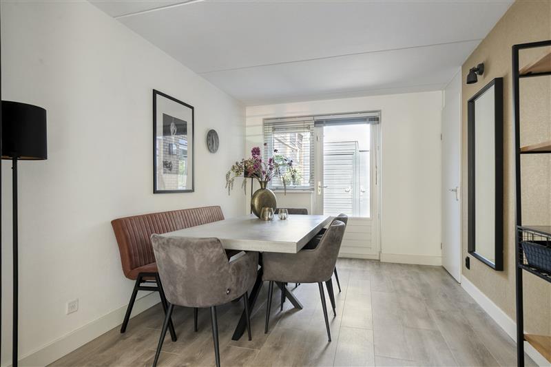 Tussenwoning te koop: De Klenckestraat 42, Almere