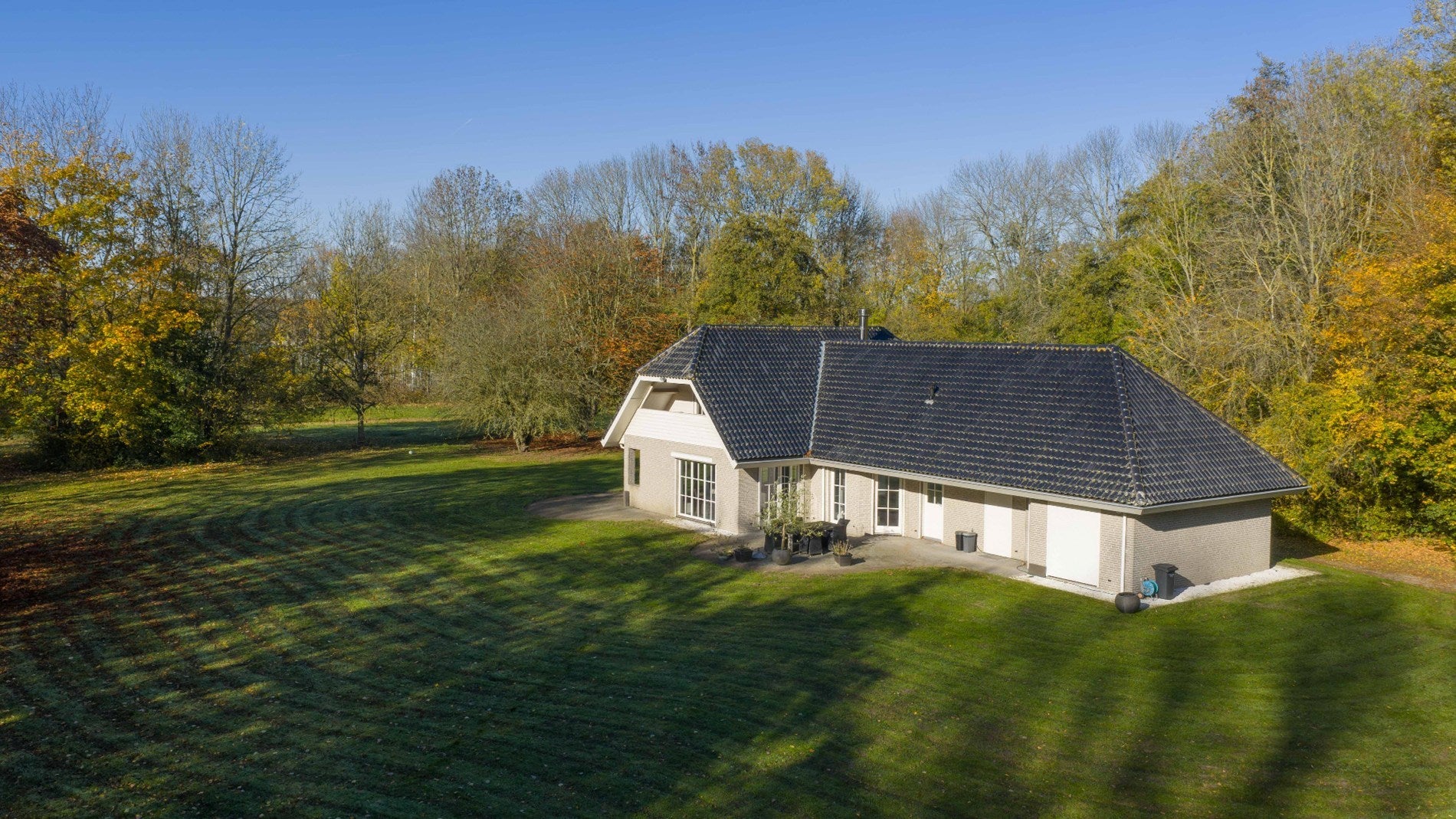 Huis Suisendijk 2 in Oude-Tonge