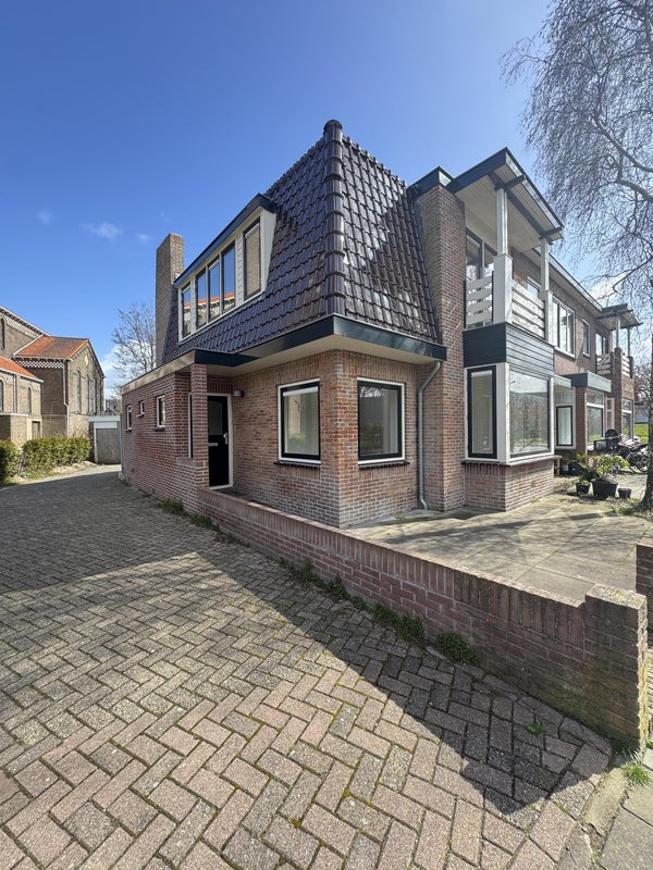Huis Grote Hout- of Koningsweg in Velsen-Noord