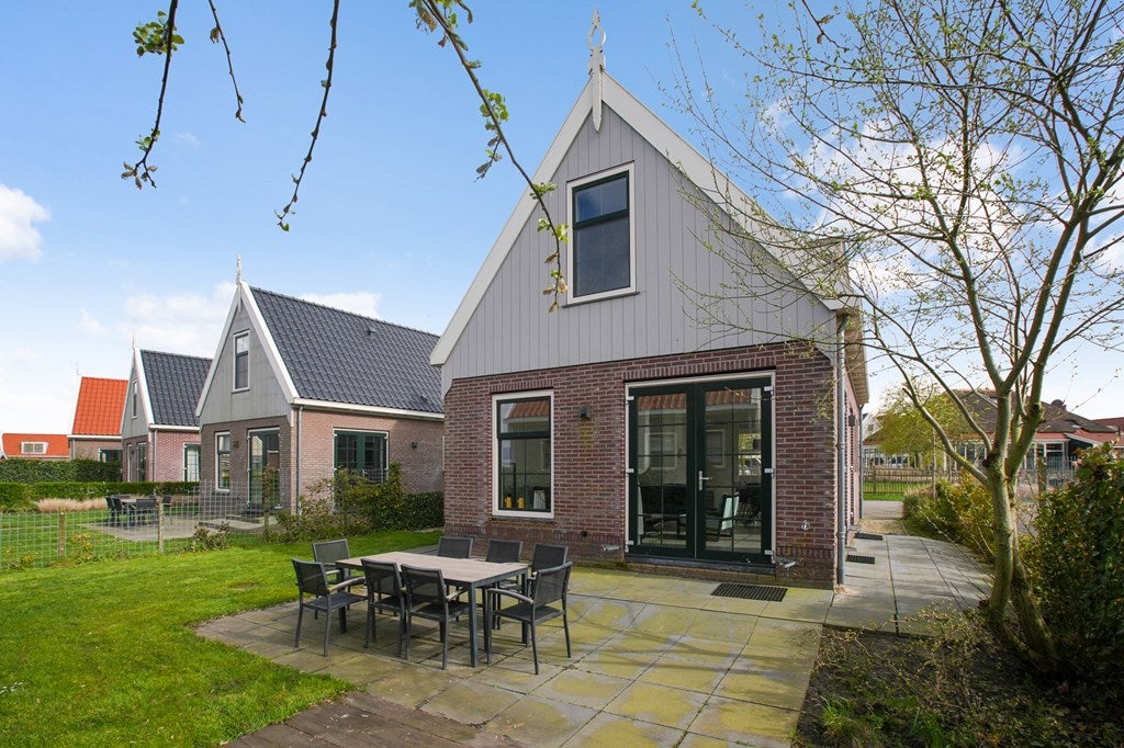 Vrijstaande woning te koop: Zeedijk 2-345, Uitdam