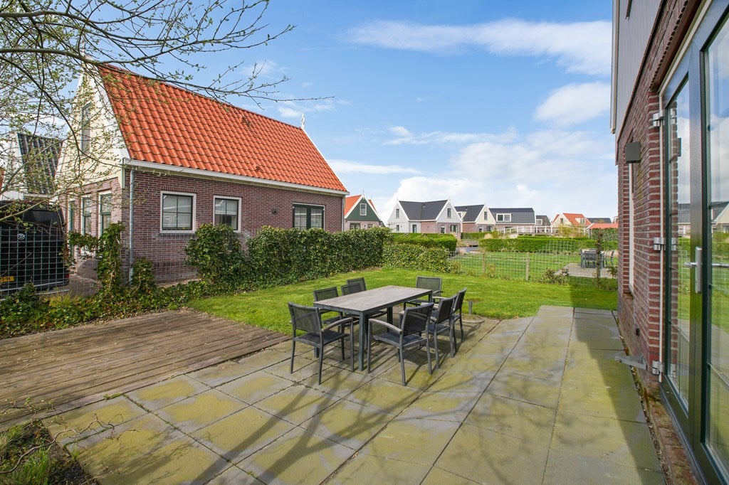 Vrijstaande woning te koop: Zeedijk 2-345, Uitdam