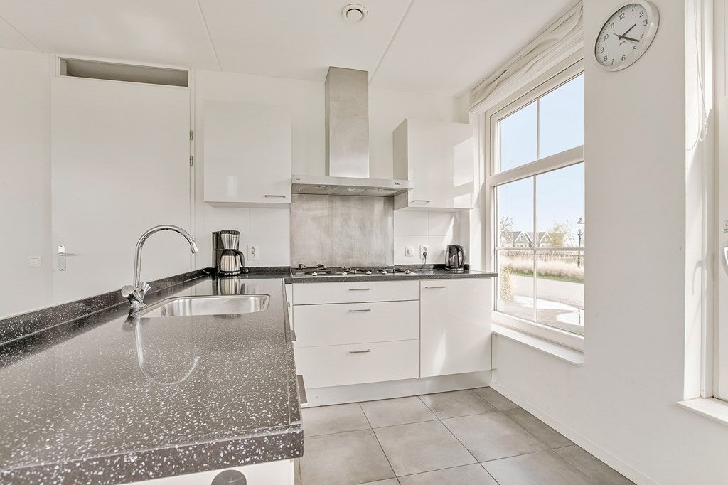 Vrijstaande woning te koop: Zeedijk 2-345, Uitdam