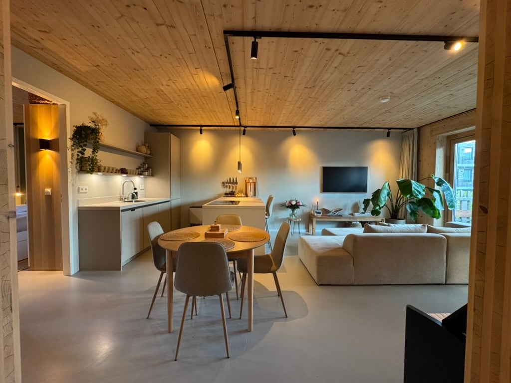 Woning te huur: Cola Debrotstraat, Amsterdam