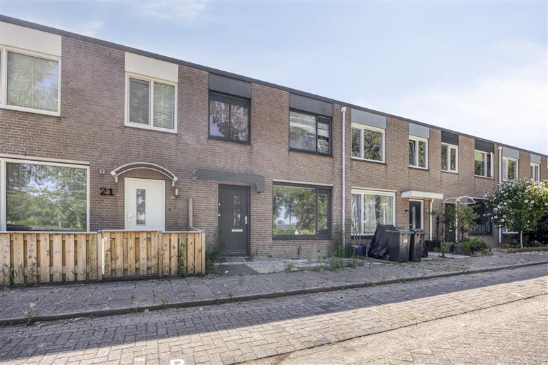 Tussenwoning te koop: Tonijnstraat 23, Almere