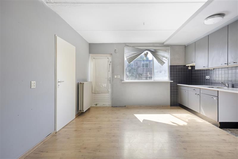Tussenwoning te koop: Tonijnstraat 23, Almere