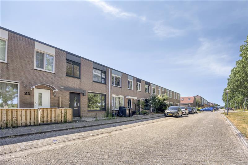 Tussenwoning te koop: Tonijnstraat 23, Almere