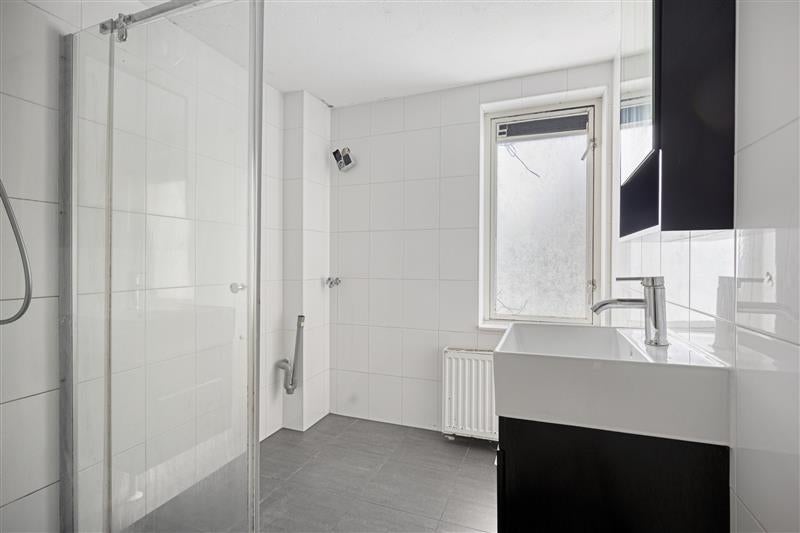 Tussenwoning te koop: Tonijnstraat 23, Almere