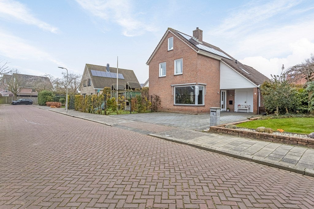 Vrijstaande woning te koop: Montferland 8, Emmeloord