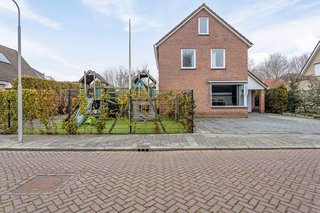 Vrijstaande woning te koop: Montferland 8, Emmeloord
