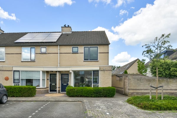 Huis te koop Anna Johanna van Nassaustraat 1 in Vianen voor € 389.000