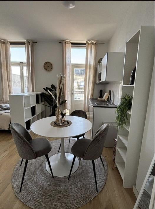 Woning te huur: Damstraat, Utrecht