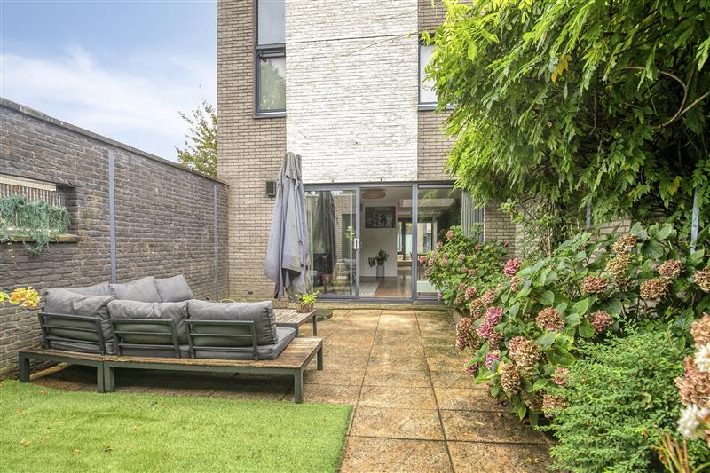 Hoekwoning te koop: Azorenweg 27, Almere