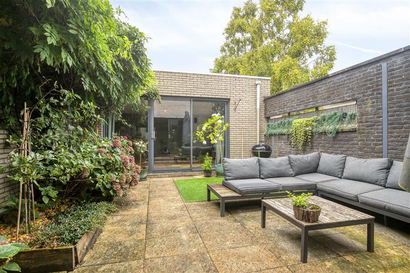 Hoekwoning te koop: Azorenweg 27, Almere